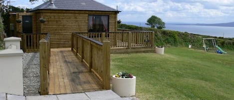 Rustic Log Cabin | Premium bedding, Tempur-Pedic beds, in-room safe, soundproofing