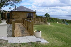 Rustic Log Cabin | Premium bedding, Tempur-Pedic beds, in-room safe, soundproofing