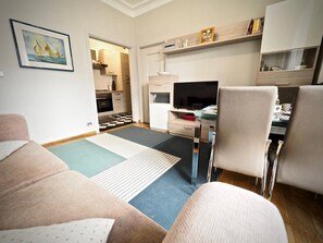 Apartment, 2 Schlafzimmer | Wohnbereich