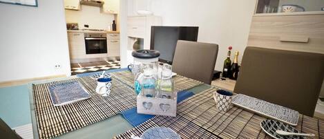 Apartment, 2 Bedrooms | In-room dining