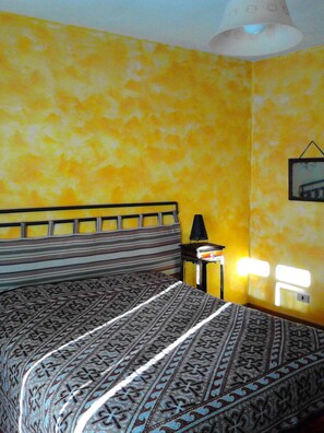 Desk, free WiFi, bed sheets