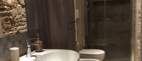 Family Studio | Bathroom | Shower, free toiletries, hair dryer, bathrobes