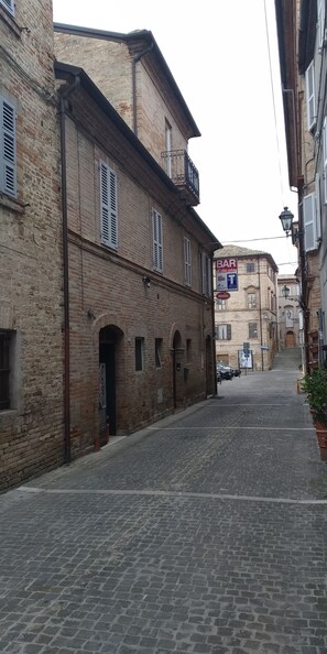 Vista frontal de la propiedad