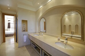 Mexance | Bathroom | Deep soaking tub, free toiletries, hair dryer, bathrobes - Villas Atlas (Marrakech)