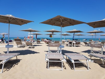 Luxury appt in Pineto, Abruzzo, private pool, sea views. 6ppl. Options for 10ppl