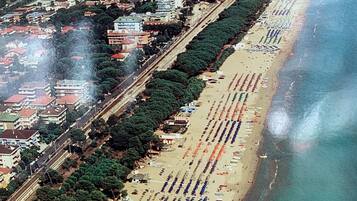 In Strandnähe, Liegestühle, Strandtücher