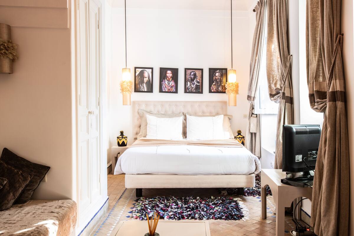 Zimmersafe, individuell dekoriert, individuell eingerichtet