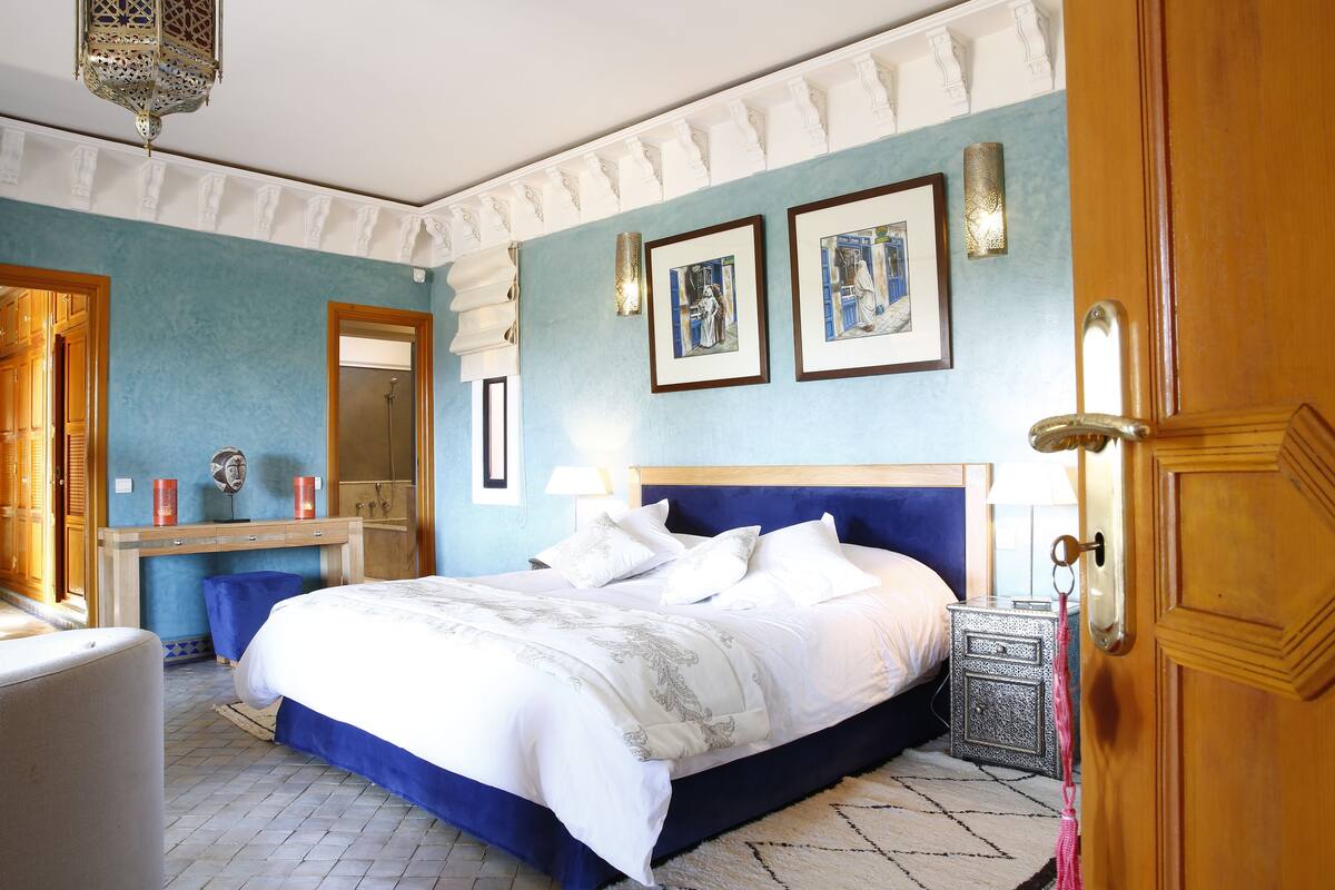 Doppelzimmer zur Einzelnutzung | Zimmersafe, individuell dekoriert, individuell eingerichtet