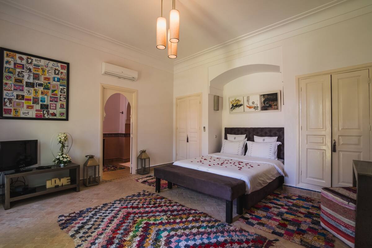 Zimmersafe, individuell dekoriert, individuell eingerichtet