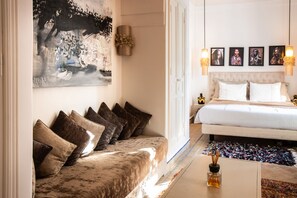 Brankas dan didekorasi berbeda-beda