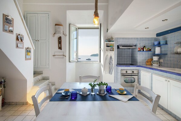 Apartment, 1 Bedroom | In-room dining