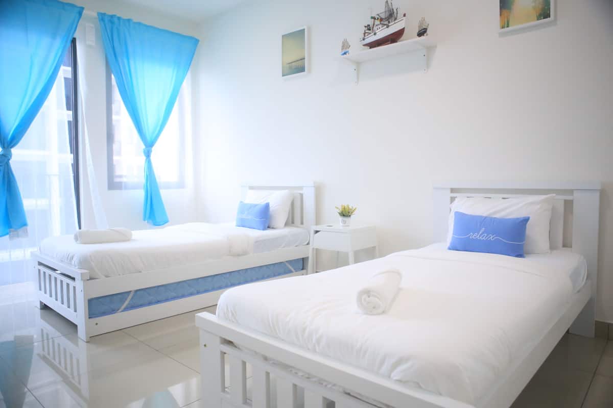 Standard Triple Room | Blackout drapes, iron/ironing board, WiFi (free), bed sheets