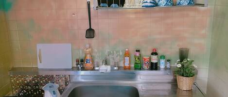 Departamento, 2 habitaciones | Cocineta privada | Refrigerador, microondas y utensilios de cocina