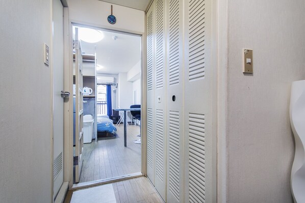 2 Schlafzimmer, Verdunkelungsvorhänge, kostenloses WLAN, Bettwäsche