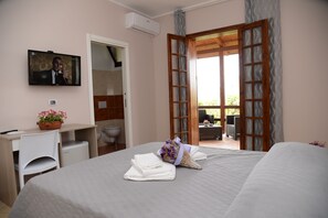 Habitación doble superior (Lilla) | 1 habitación, minibar, caja de seguridad en la habitación y escritorio 