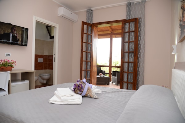 Dobbeltrom – superior (Lilla) | Bad | Dusj, regndusjhode, hårføner og bidé