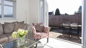 Whitehouse Apartments-Apartment C  | Garden view - Whitehouse Apartments- Apartment C (York)