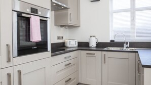 Whitehouse Apartments-Apartment C  | Private kitchen - Whitehouse Apartments- Apartment C (York)