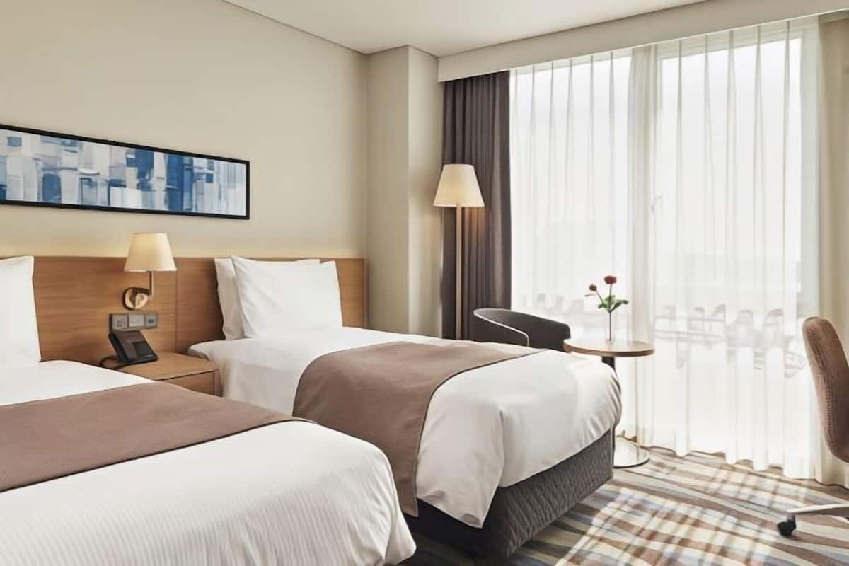 1 bedroom, premium bedding, down duvets, in-room safe