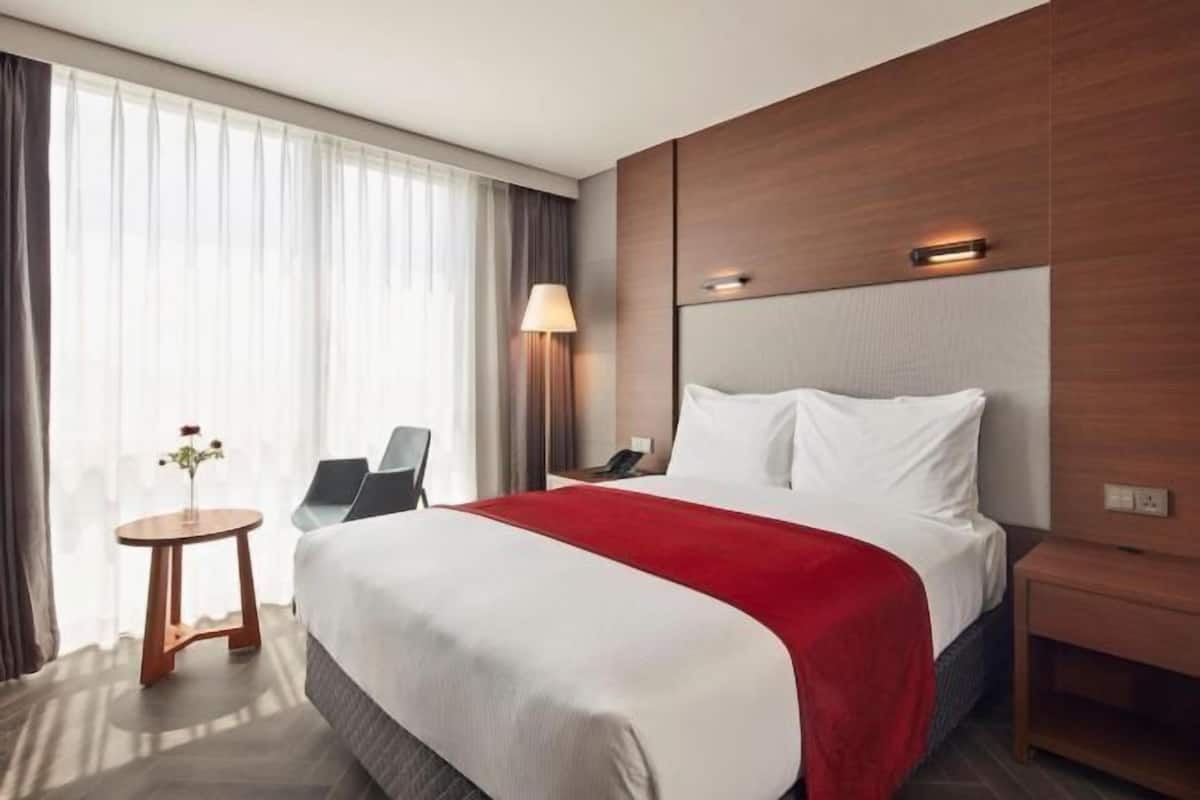 1 bedroom, premium bedding, down duvets, in-room safe
