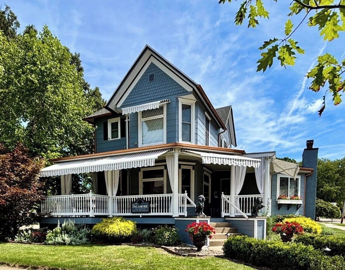 Sycamore Guesthouse, Three Oaks, Michigan. 5+ bedrooms, 5-1/2 baths.