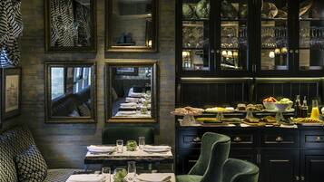 Daily continental breakfast (EUR 12 per person)