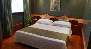 1 bedroom, Frette Italian sheets, premium bedding, down comforters - HR Hotel (Monfalcone)