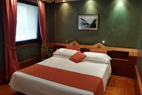 Standard Room, 1 Queen Bed