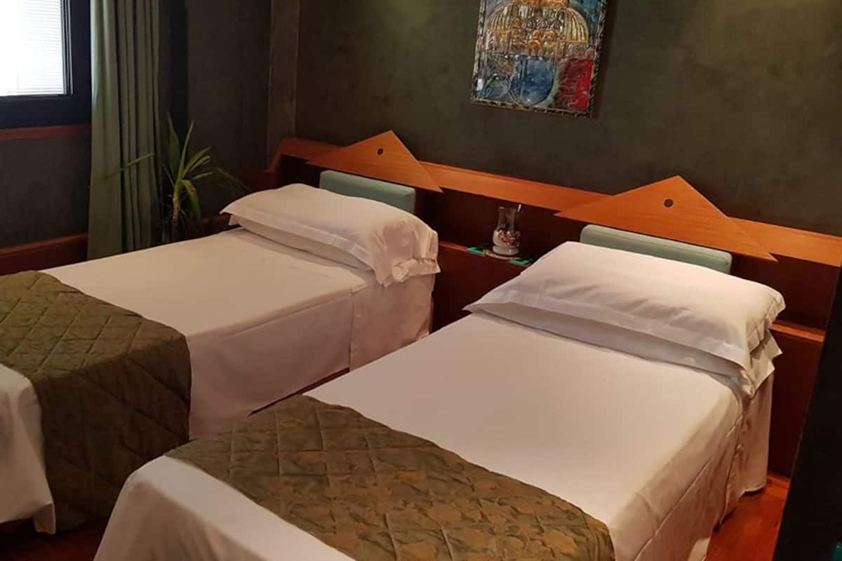 1 bedroom, Frette Italian sheets, premium bedding, down duvets