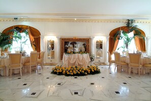 Daily buffet breakfast (EUR 5.00 per person)
