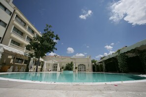 Seasonal outdoor pool, pool loungers