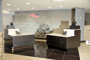 Lobby - Clarion Pointe Jacksonville near Camp Lejeune (Jacksonville)