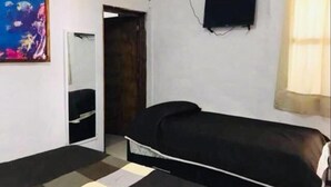 Double Room, 2 Double Beds, Non Smoking | Bed sheets - Hotel Casa Mediterraneo en Punta Perula (Pérula)