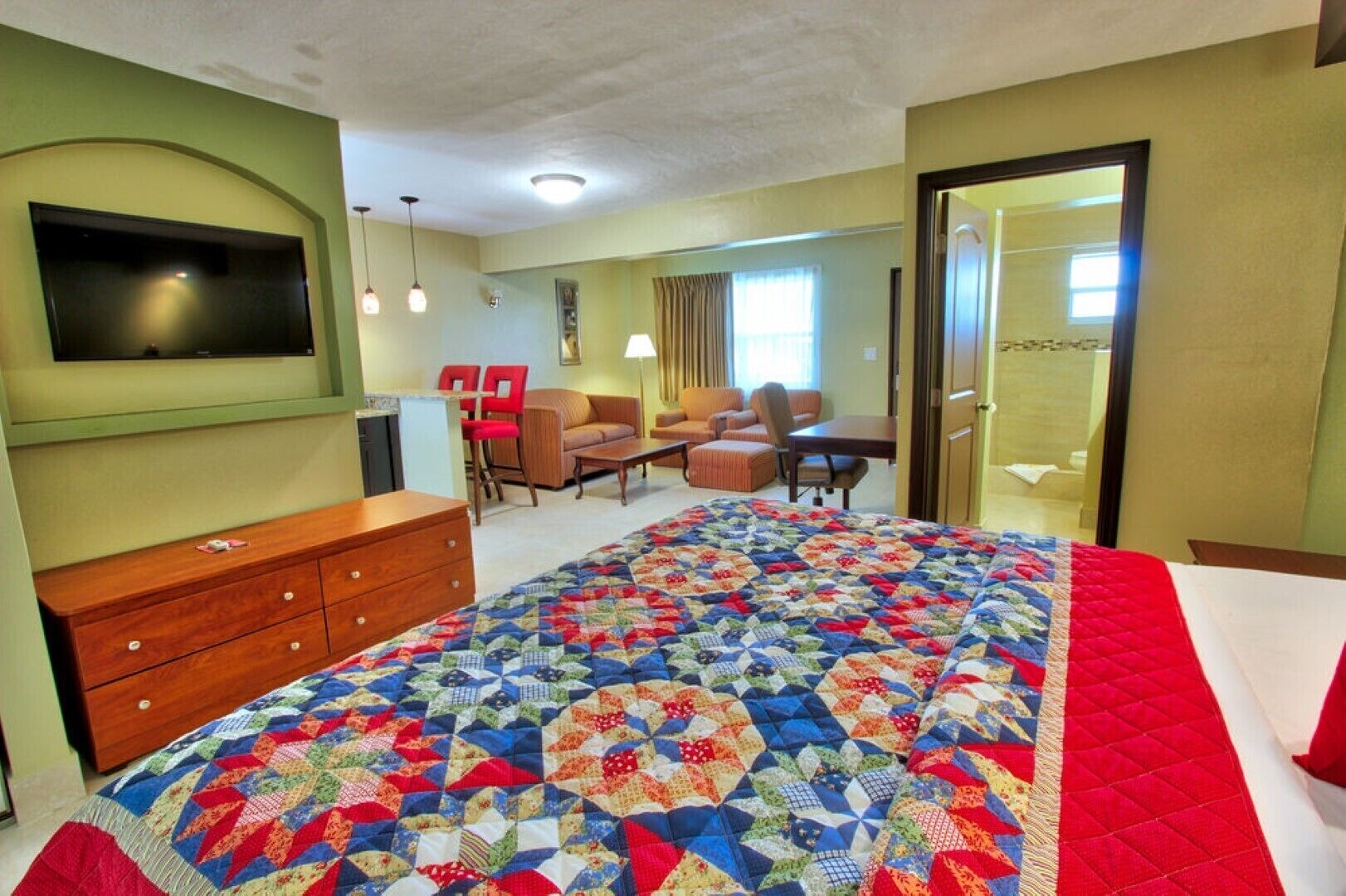 Honeymoon Suite, Kitchenette