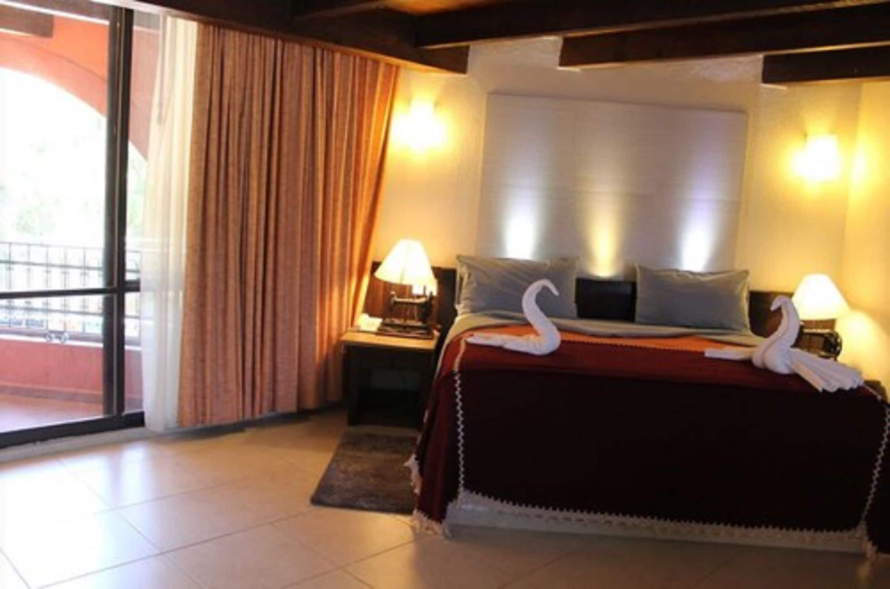 standard room, 1 king bed | 1 bedroom, desk, laptop workspace, iron/ironing board