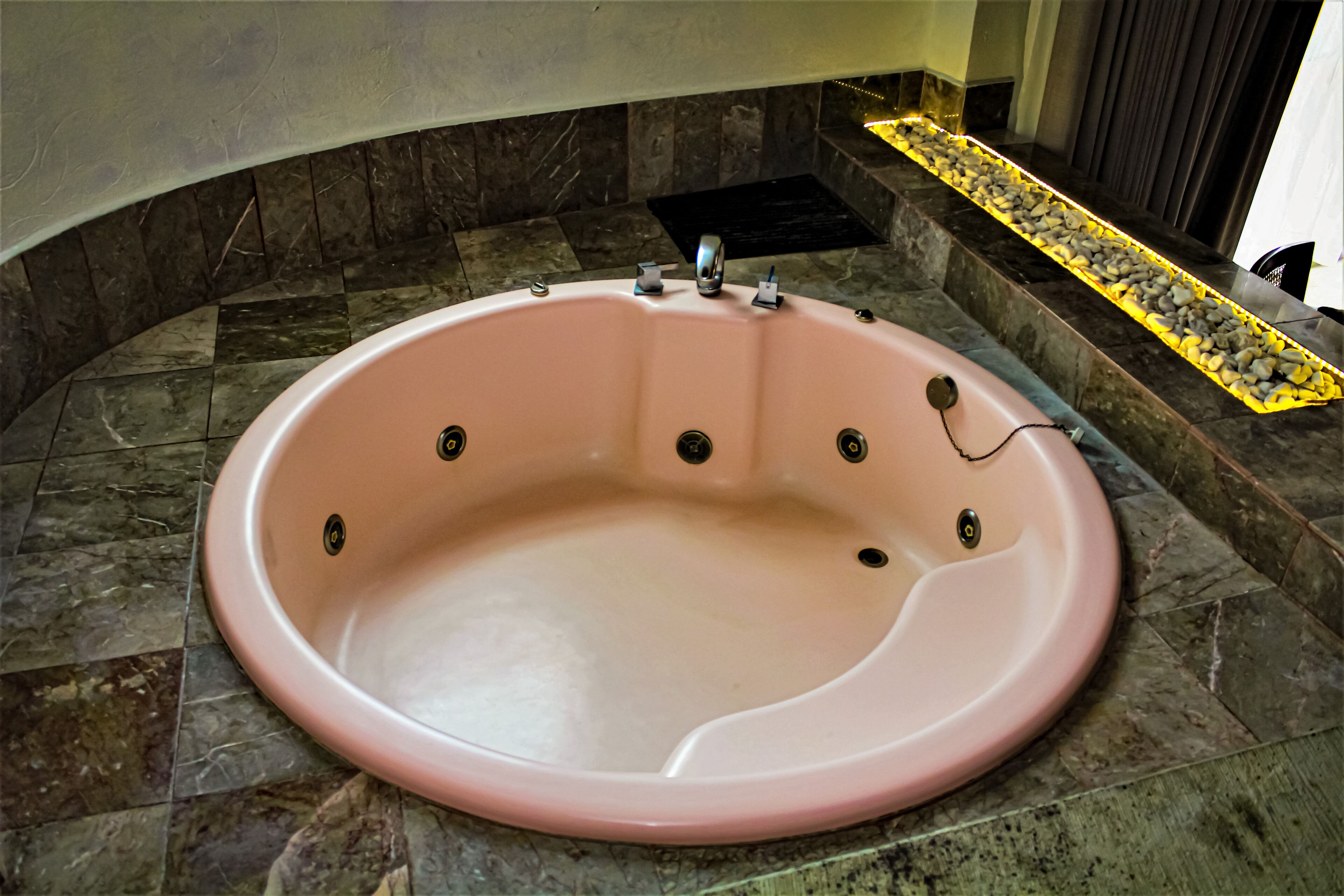 junior room | bathroom | free toiletries, towels, soap, shampoo