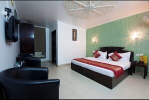 Deluxe Double Room, 1 King Bed | Free WiFi