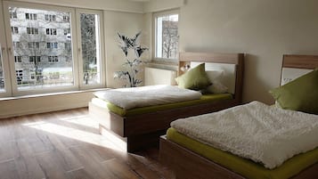 Hypo-allergenic bedding, free WiFi, bed sheets