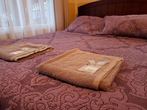 标准双人房, 私人浴室, 花园景观 | 1 多间卧室、遮光窗帘、免费 WiFi、床单