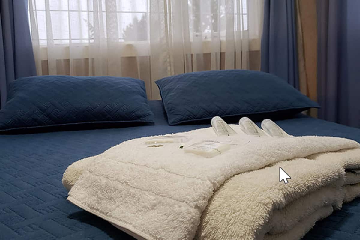 Camera Standard, 1 letto matrimoniale, bagno condiviso, vista oceano parziale | 1 camera, tende oscuranti, Wi-Fi gratuito, lenzuola