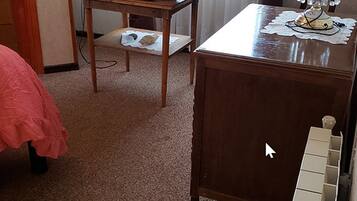 1 bedroom, blackout curtains, free WiFi, bed sheets