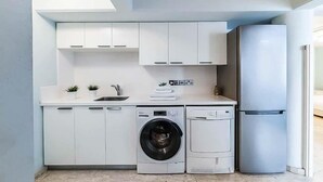 Vila, 4 kamar tidur, kolam renang pribadi | Dapur pribadi | Mesin pembuat kopi/teh, lemari es besar, microwave, dan oven
