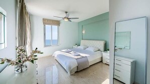 Vila, 4 kamar tidur, kolam renang pribadi | Seprai premium, brankas, meja kerja, dan setrika/meja setrika