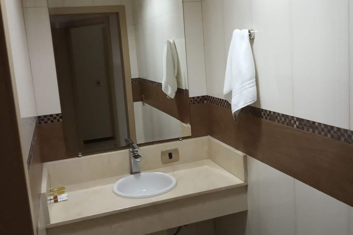 Minibar, blackout drapes, free WiFi, bed sheets