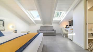 Minibar, in-room safe, individually decorated, individually furnished