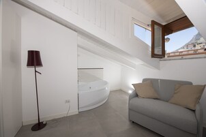 Suite Deluxe, bañera de hidromasaje | Servicio de la habitación