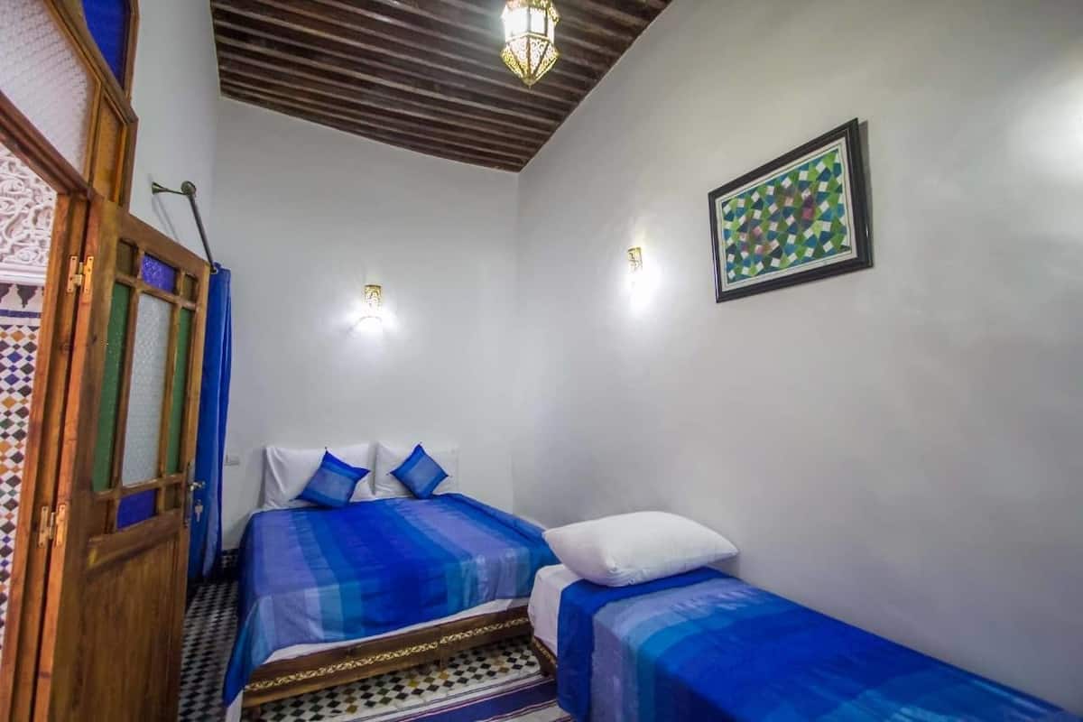 Habitación triple familiar, varias camas (Chefchaouen) | Ropa de cama hipoalergénica y decoración individual