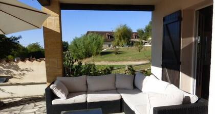 Villa de charme avec vue panoramique sur la vallée de la Dordogne