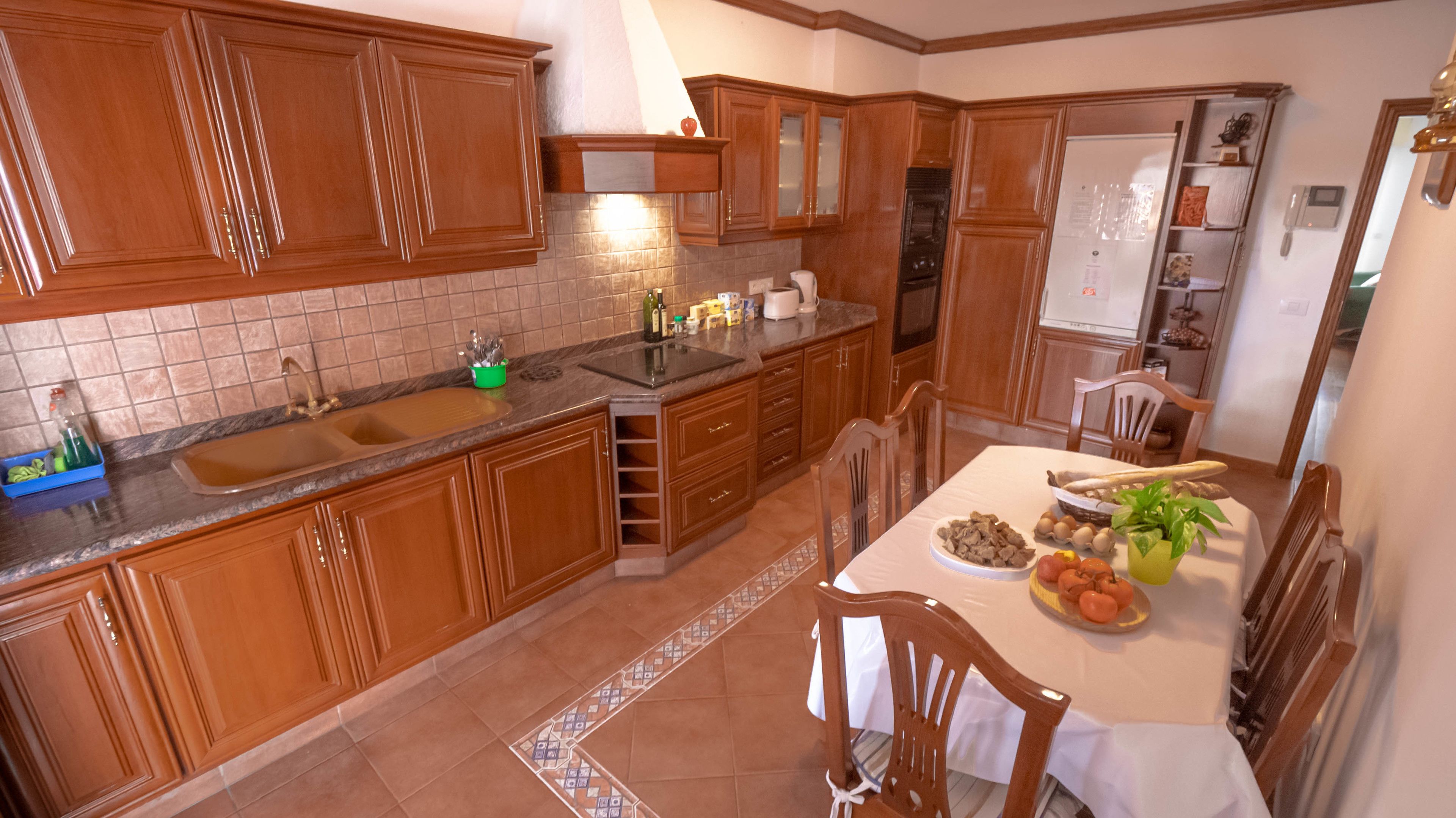 Nevera en la zona común, microondas en la zona común y horno