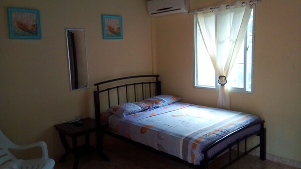 Classic Room, 1 Double Bed, Courtyard View | Iron/ironing board, free WiFi, bed sheets